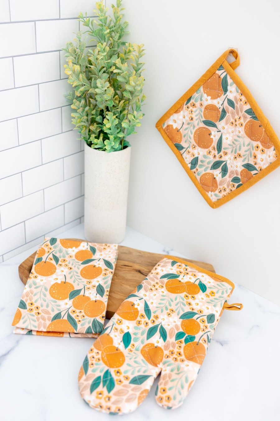 Home & Living Elyse Breanne Kitchen | Oven Mitt + Pot Holder Set